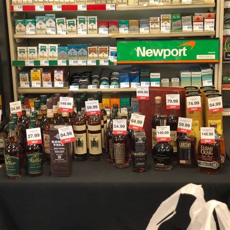 hy vee liquor store.
